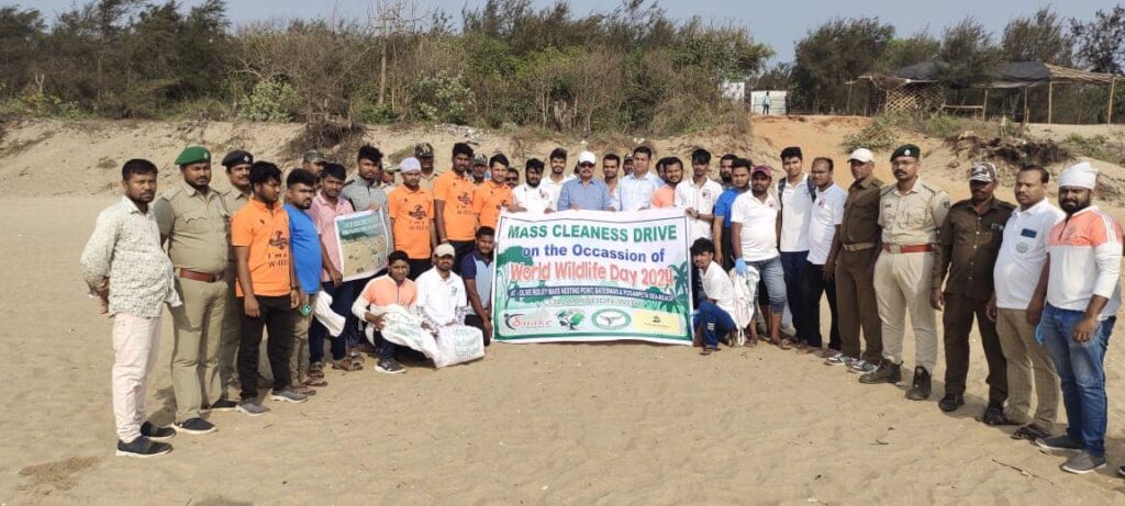 Sea Beach Cleaning Drive with ECO-Warriors, Snake Helpline, and  AVP Team.